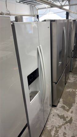 Whirlpool side by side refrigerator white
