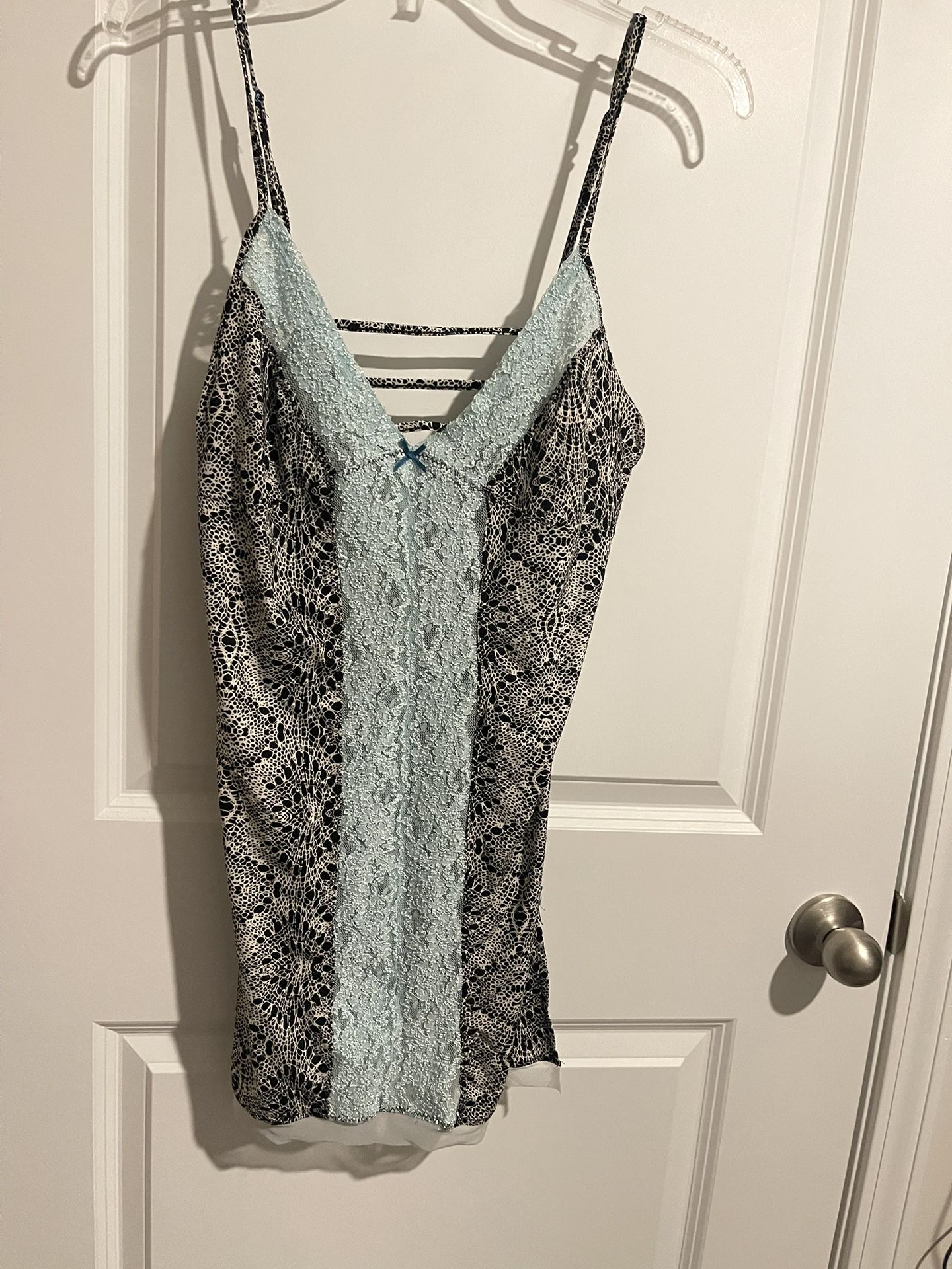 Cosmopolitan Size L Short Short Nightgown