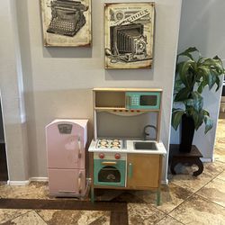 Kitchen Play Set W/ Refrigerator