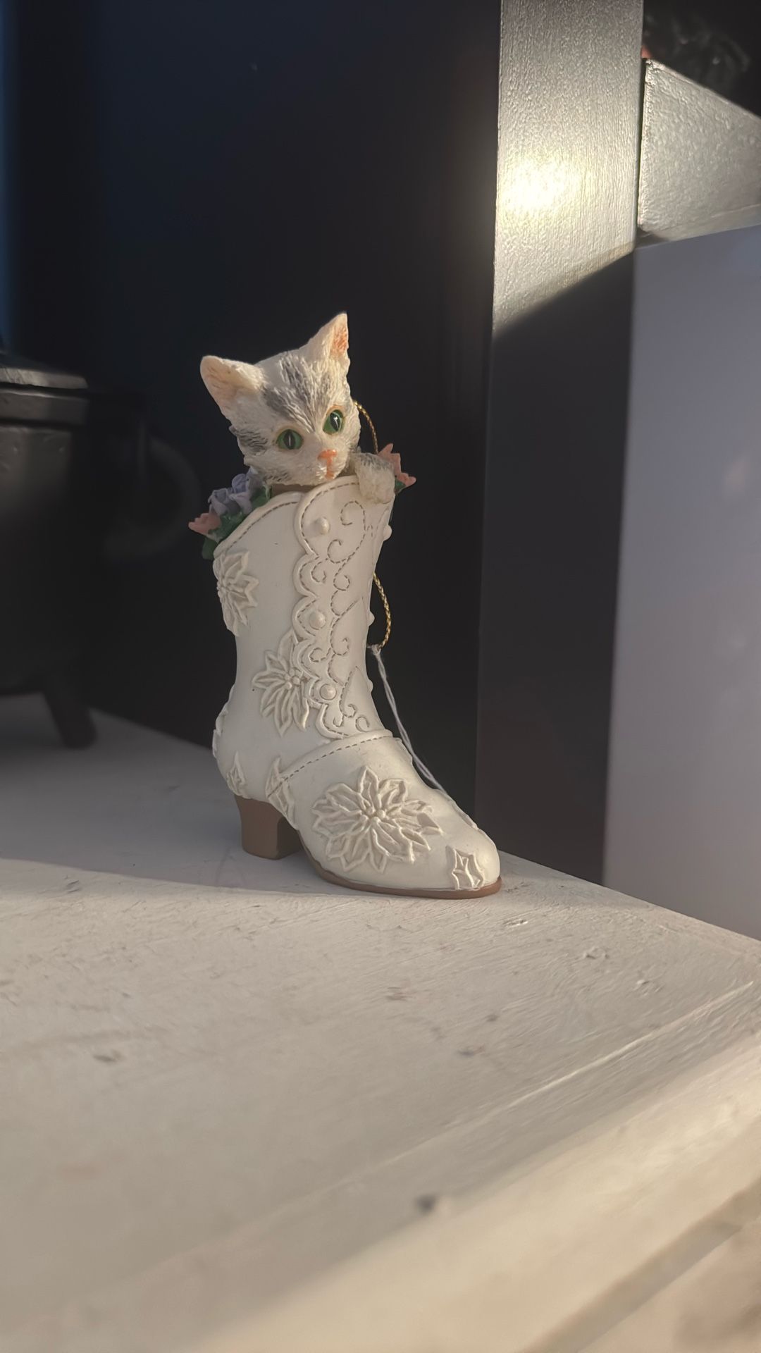 ceramic cat in shoe ornament