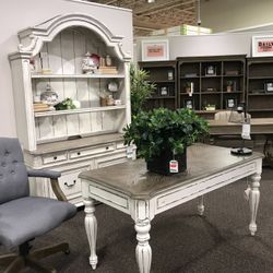 Magnolia manor Antique white Desk  by liberty Furniture  - Desk Only 