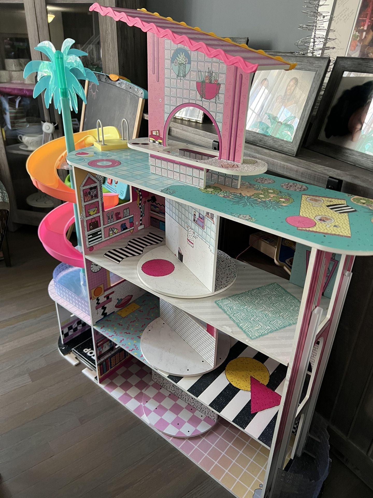 LOL Surprise OMG House Of Surprises Real Wood Doll House 85+ Surprises 4 Floors