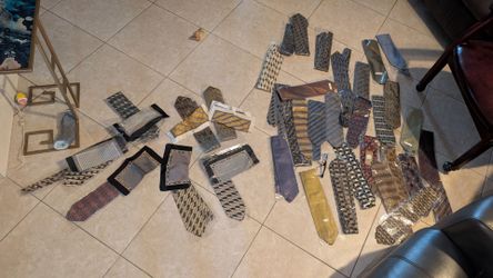 Large Lot of Men's Neckties 100 % silk baci new