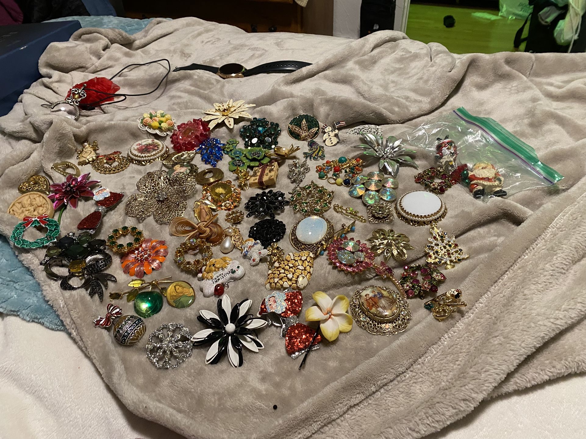 Jewelry Brouches And Pins 