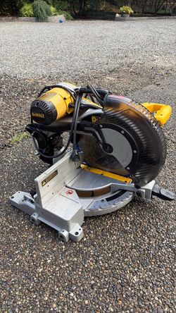 DeWalt 12” Double Bevel compound mitre saw