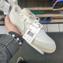 Vintage Reeboks Low top (Off White/Creme)