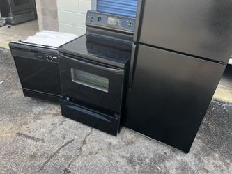 Black top and bottom kitchen appliance set