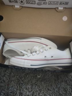 Converse size  5.5 men's 7.5 womens