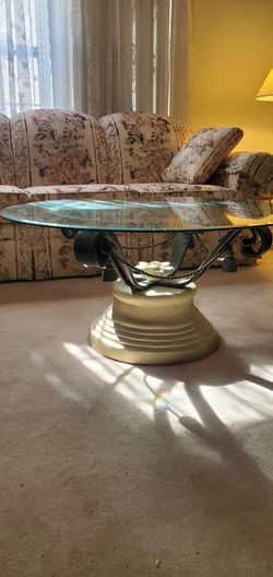 GLASS    &      IRON      DECORATIVE       TABLE