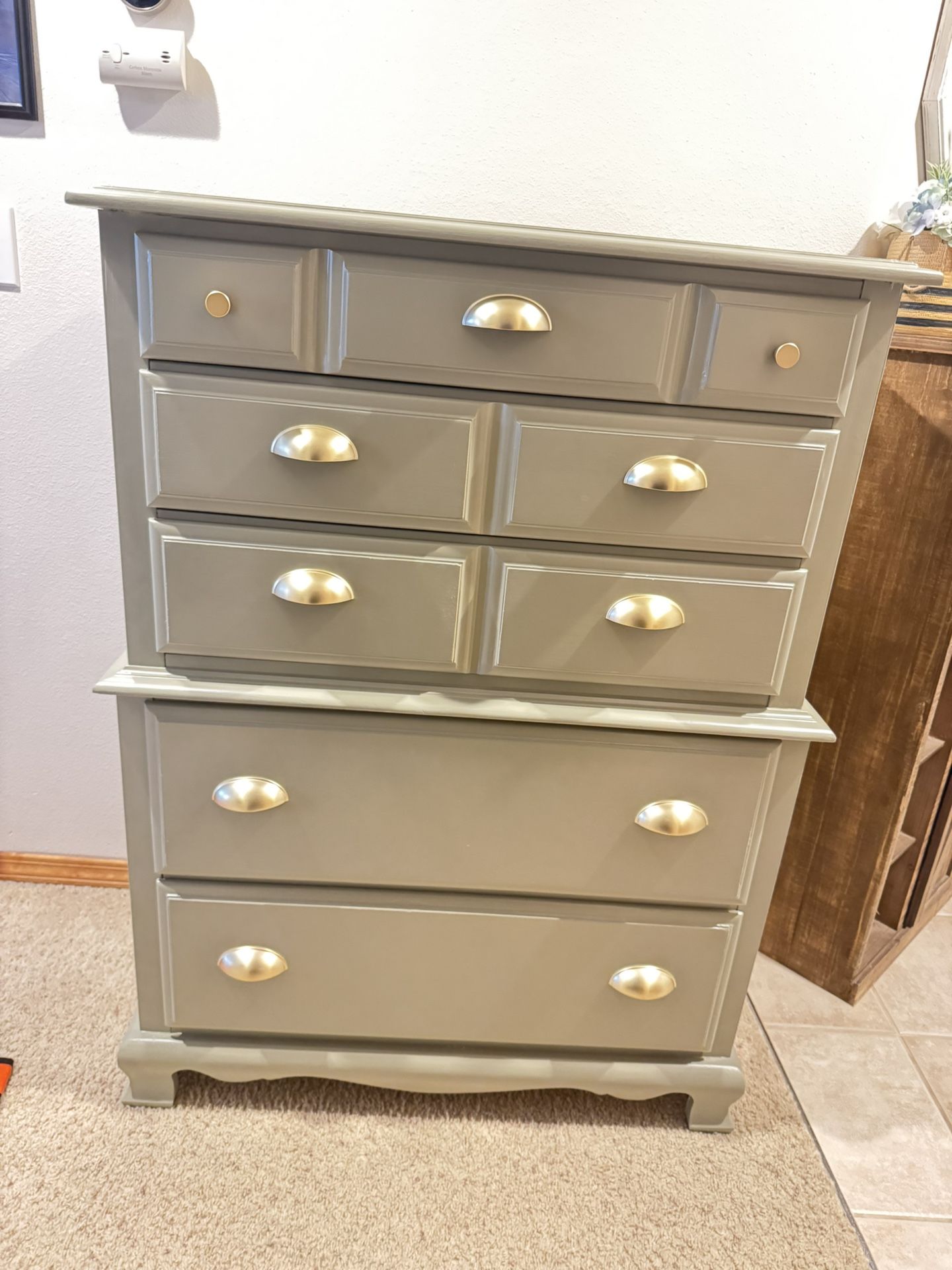 DRESSER
