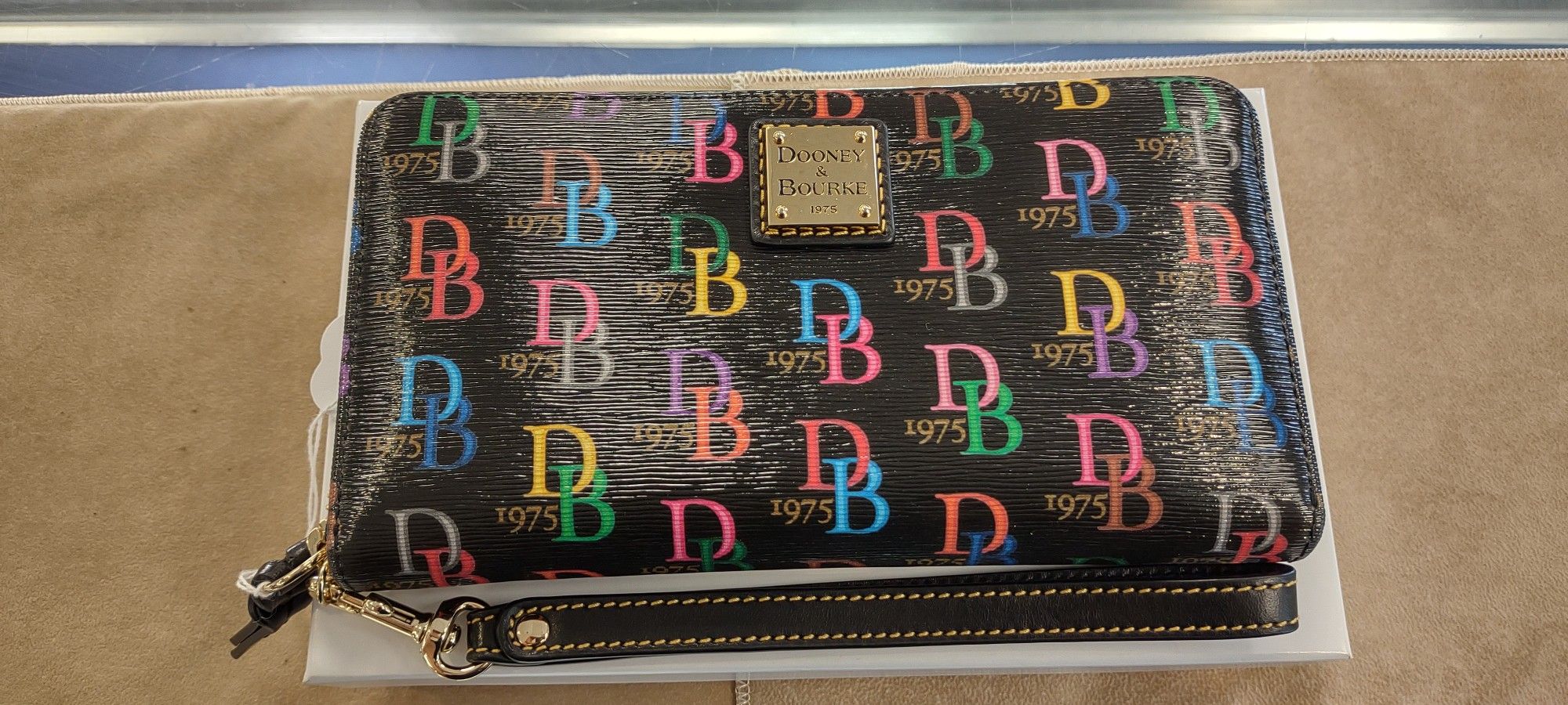 Lady's Dooney And Bourke
