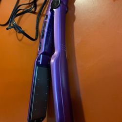 LIKE NEW ConAir Flat Iron