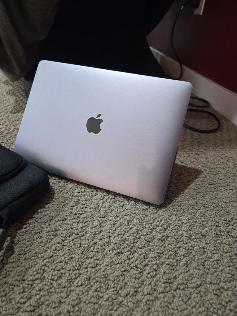 MacBook Pro Ulta Plus Max