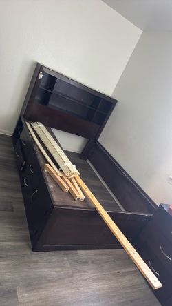 Full-size bedframe with drawers