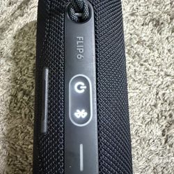 JBL Flip 6 Portable Wireless Speaker | Deep Bass Sound, IP67 Waterproof Rating | Bluetooth Audio for Outdoor, Travel, Beach, Hiking, and Home Use (Bla