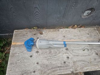 Pool vacuum