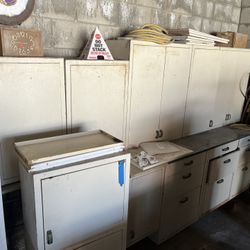 Metal Cabinets (Garage Sale) 
