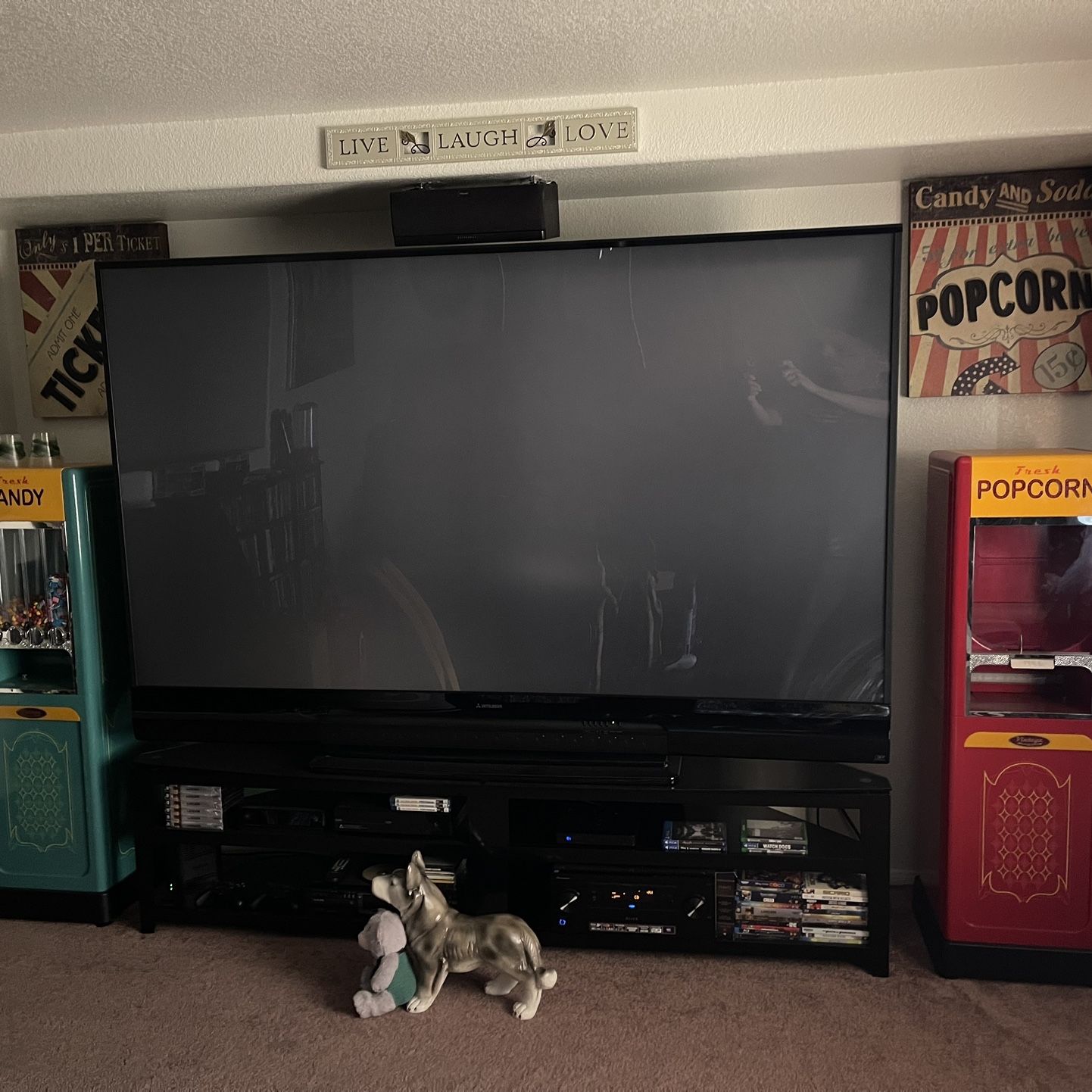 Mitsubishi WD-92840 92-Inch 1080p DLP 3D TV for Sale in Las