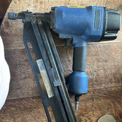 Central Pneumatic Contractor Series 21-degree Angled Framing Nailer 10GA  98733