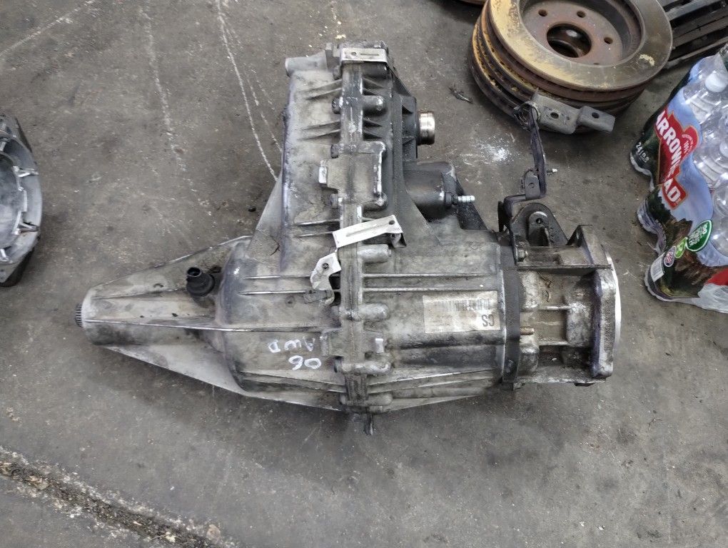 FullTime 4x4 or AWD Transfer Cases off 0102 and 0306 Denali and Escalade. for Sale in North