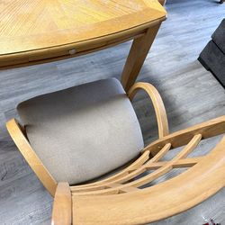 Four-chair dining set in good condition