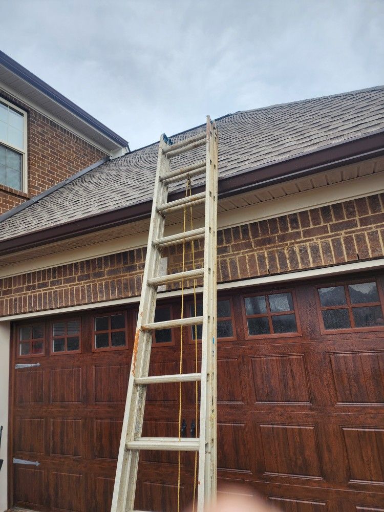 *** 24 FT ALUMINUM EXTENTION LADDER ***