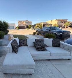 Modern Furniture for Sale – Sofa, Sectional & Glass Table