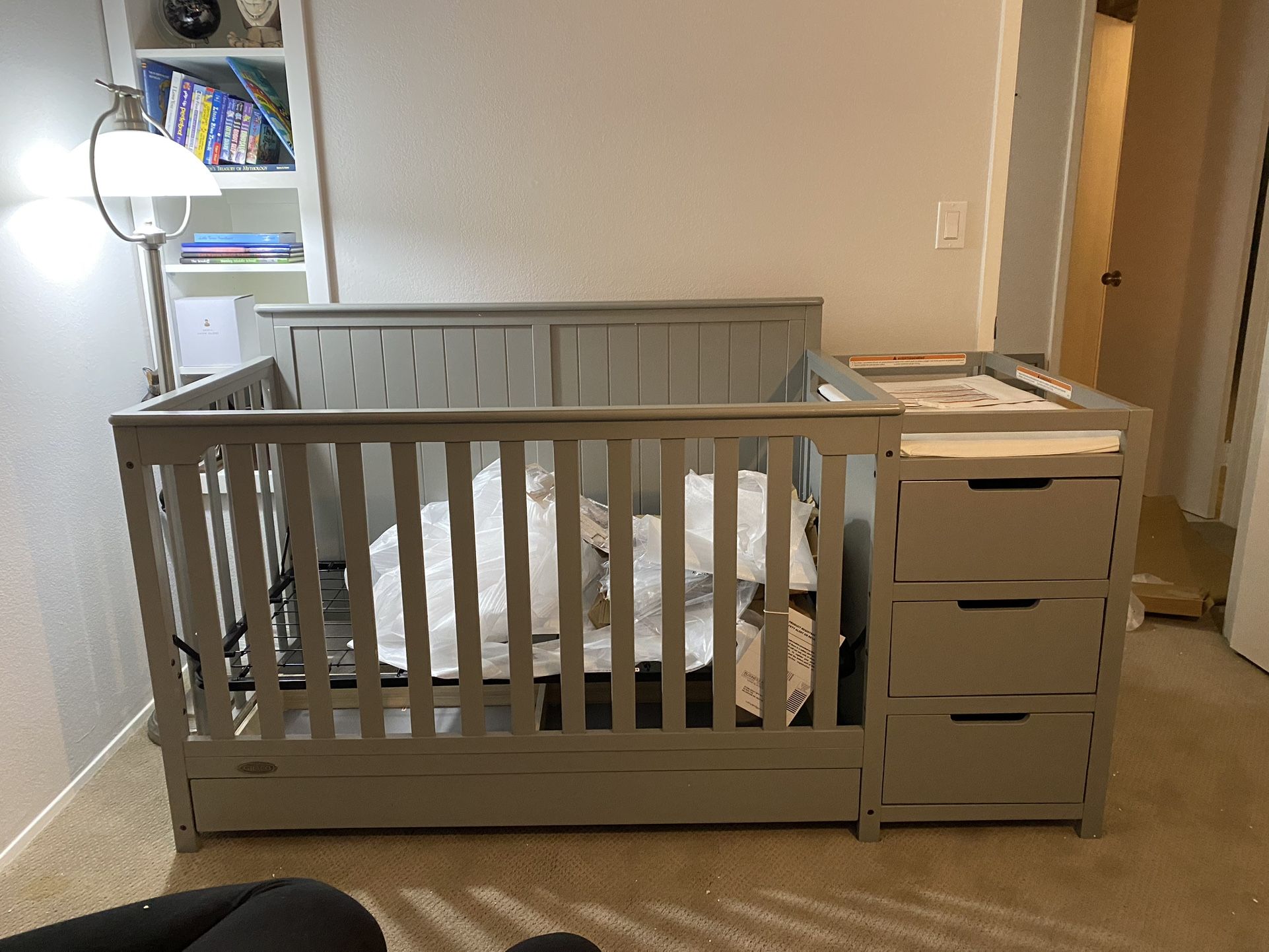 Graco Crib With Changing Table