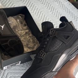 BLACK CAT JORDAN 4