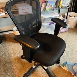 Ergonomic Mesh Office Chair - Adjustable Height Excellent Condition