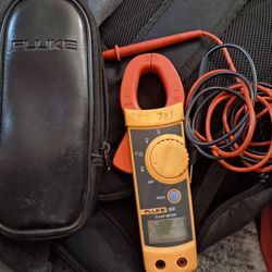 Fluke 322 Clamp Meter 