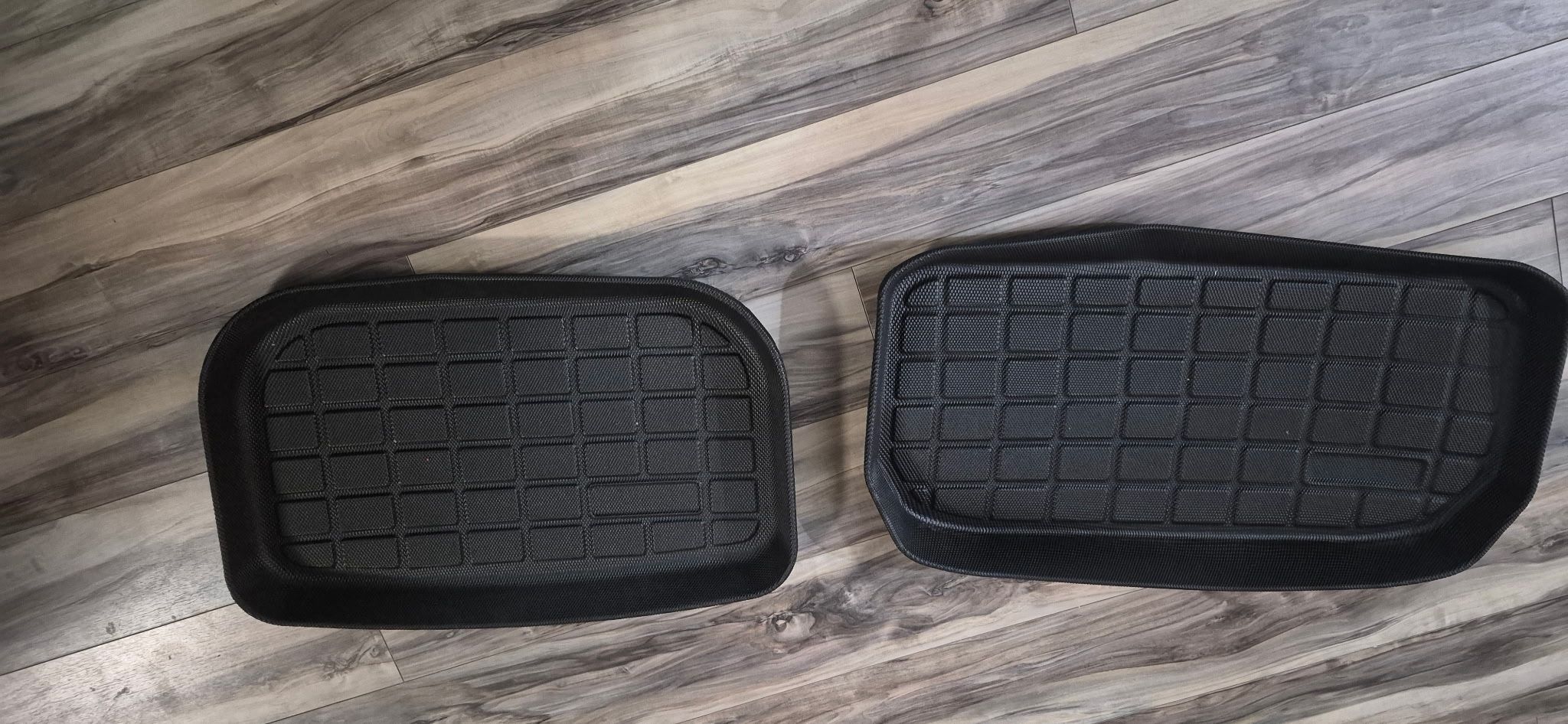 Tesla 2020-2024 tesla.y floor mats. 6 mats total..$35