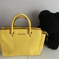 Yellow Micheal Kors Woman’s Bag