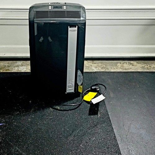 4 In 1 Portable Delonghi Air Conditioner Plus Heater With Window Unit, Remote for Sale in Renton