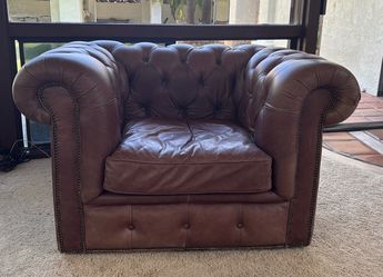 RH restoration hardware Modena Chesterfield tufted leather swivel club chair