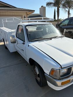 1992 Toyota pickup one tone V6 utility long bed