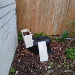 Free working toilet