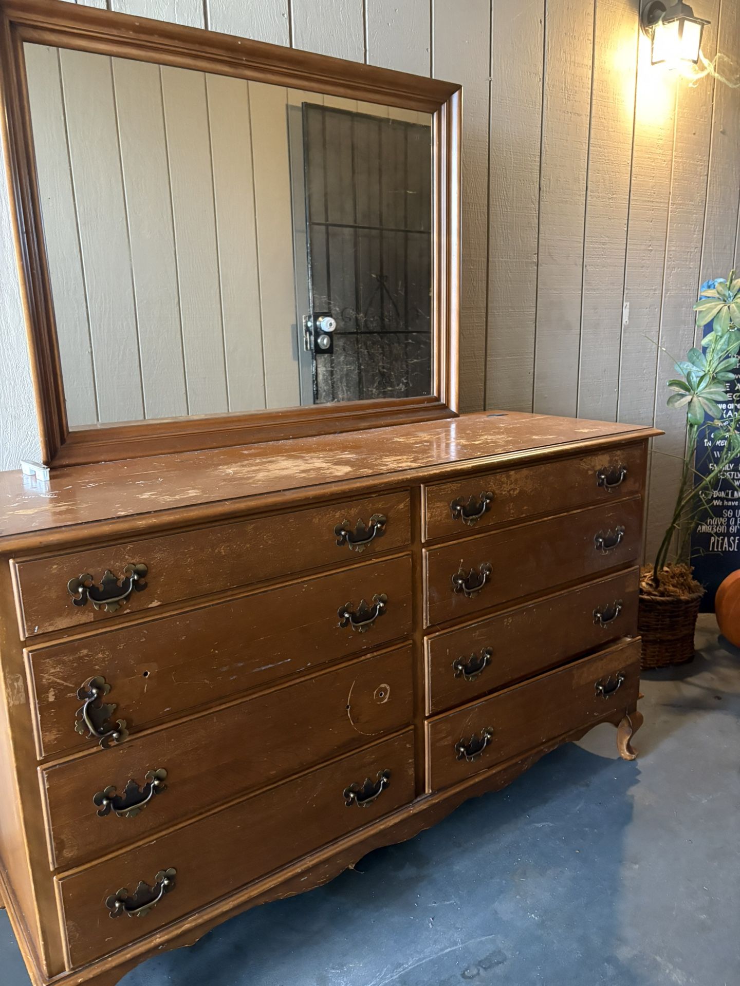 Dresser With Mirror