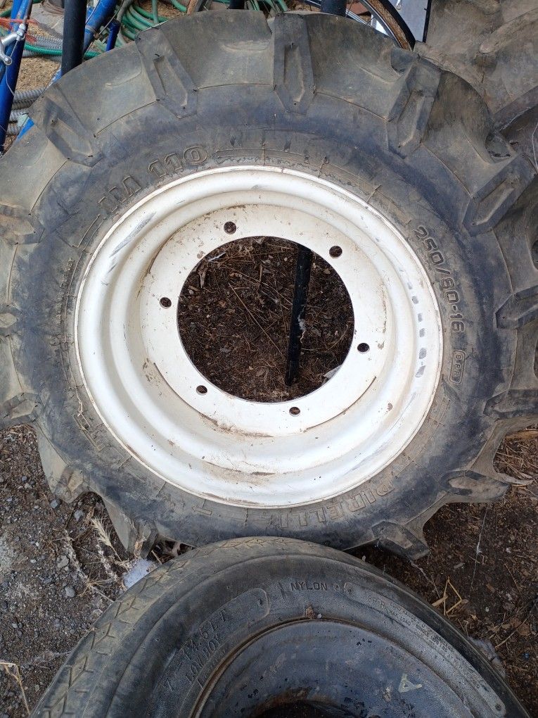 250/80-16 PIRELLI TIRES WITH RIMS