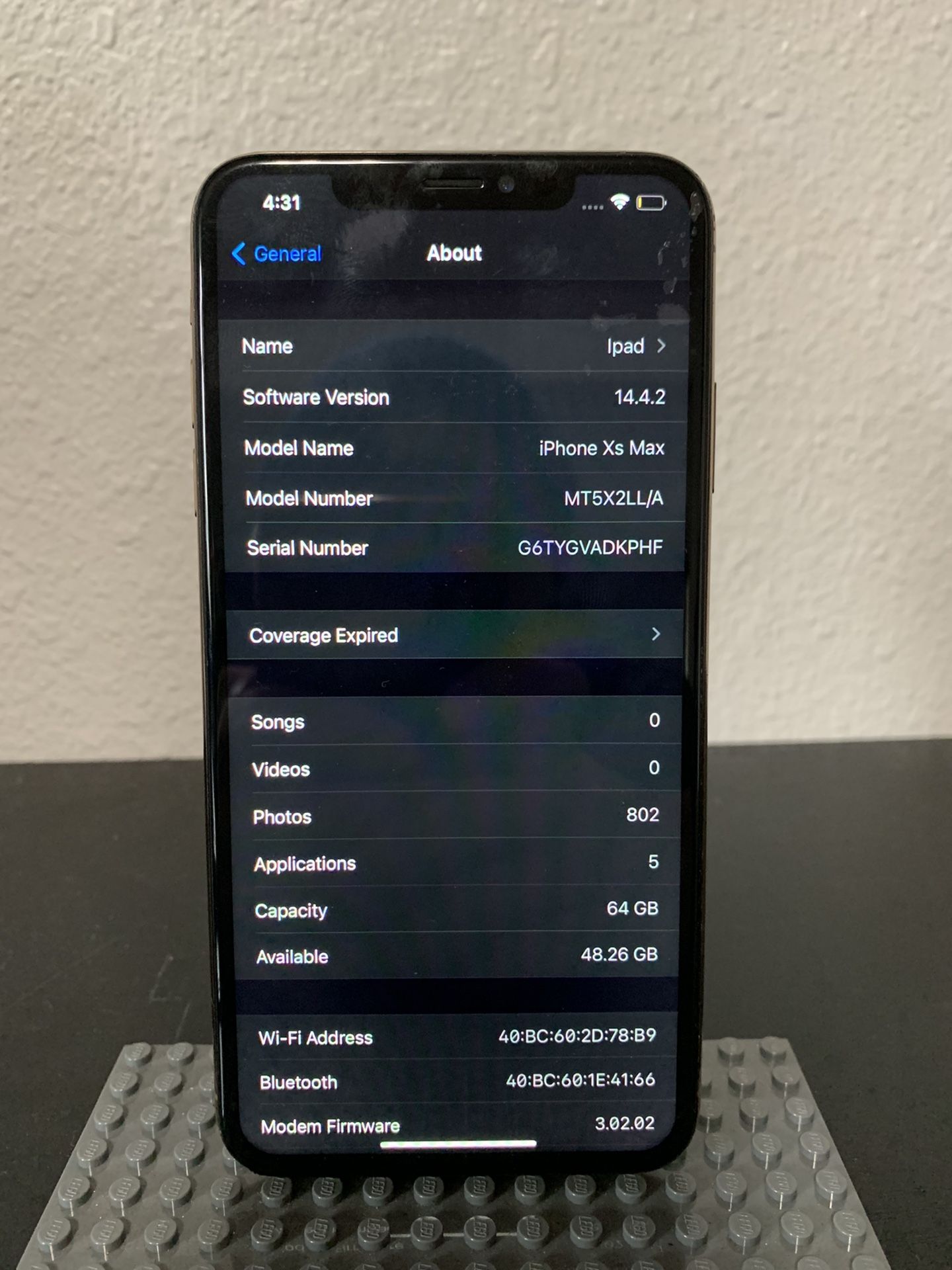 AT&T Iphone Xs Max Gold 64GB ( Cracked Back)