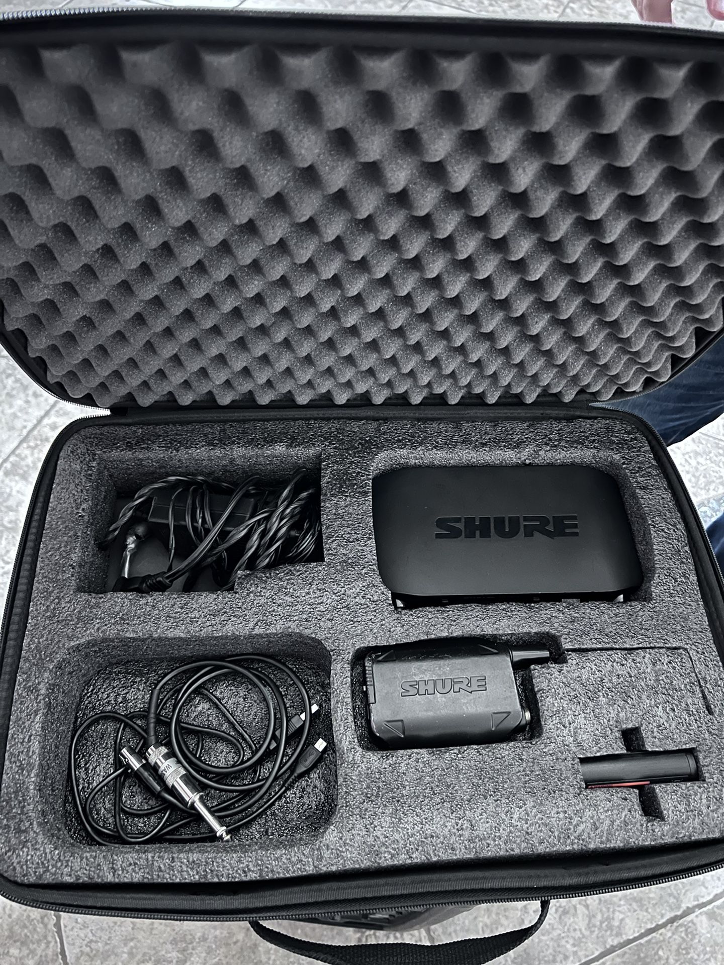 SHURE GLXD4 GUITAR WIRELESS COMES WITH EXTRA BATTERY USED NORMAL