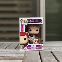 DISNEY ARIEL FUNKO POP WITH PIN #220 ULTIMATE PRINCESS CELEBRATION  FUNKO SHOP EXCLUSIVE 