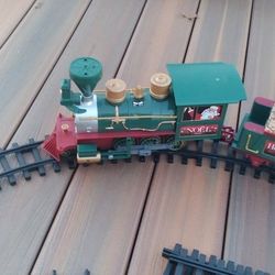 Eztec North Pole Radio Control Express G Gauge Christmas Train Set