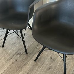 Beautiful Contemporary Set Of Chairs - Like New!