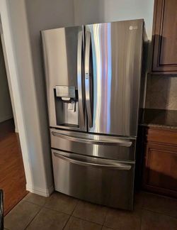 LG Q Refrigerator