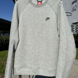 Nike Sportswear Tech Fleece Crewneck Size Medium Tall