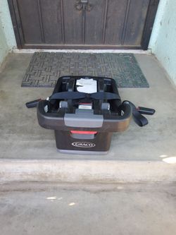 Graco Car seat base Expires 2028