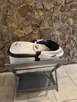 Uppababy bassinet with stand.