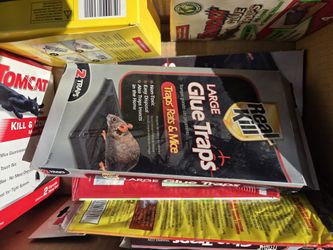 Box Of Mouse Traps / 9 Items