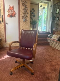 Swivel office chair